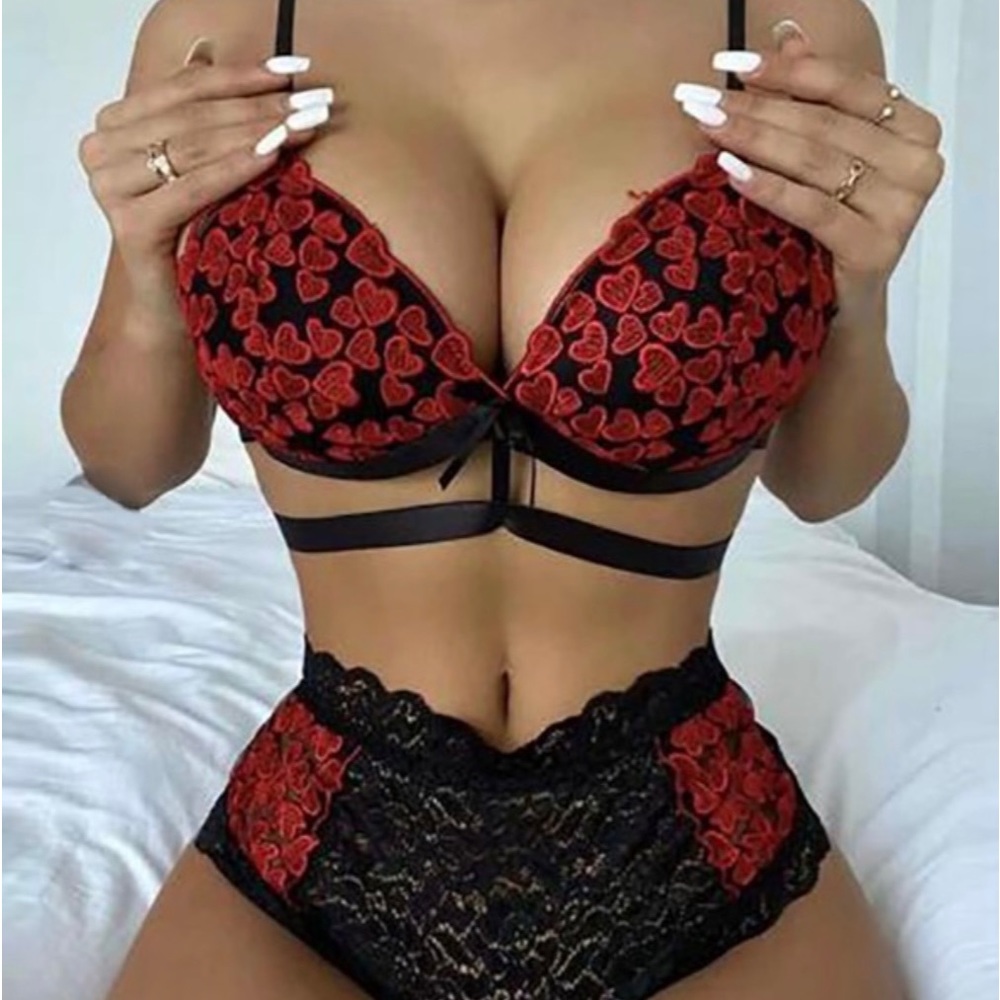 Tayjadore Lashes and Lingerie “Queen of Hearts”